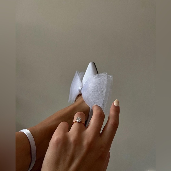 MESH BOW HEELS. NEVER WORN. - Picture 7 of 7